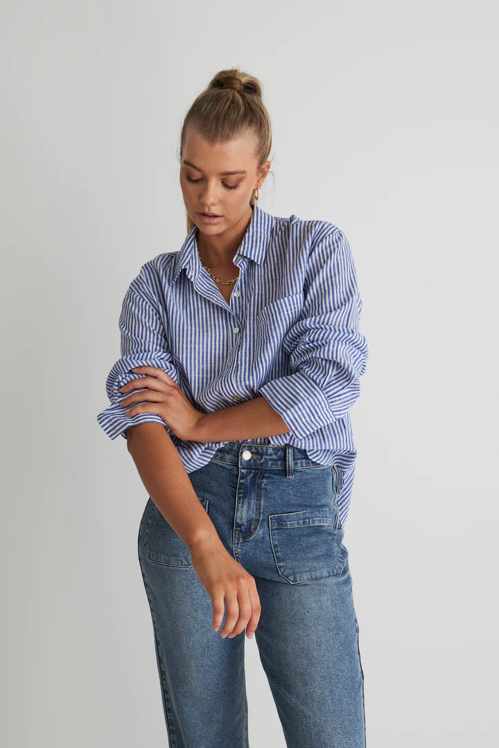 Introducing the You Got This shirt from Stories be told. This oversized poplin shirt is the ultimate combination of comfort and style. 
