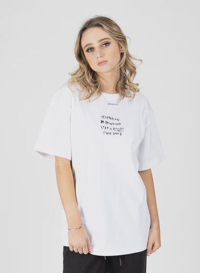 The federation our tee Kisses comes in white and has a lips kiss on the back, this super cute tee is a relaxed oversized fit, please size down 1 or 2 sizes if you like a more fitted look