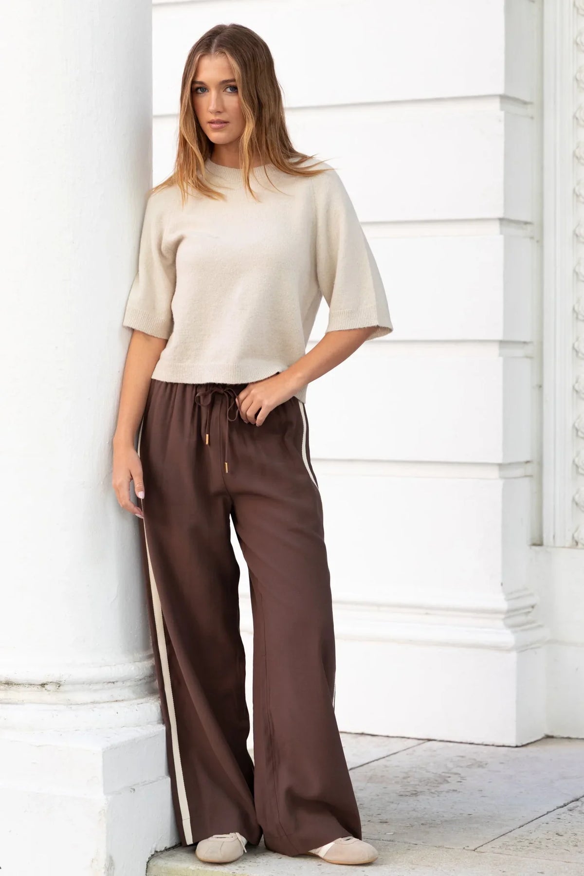 Find your perfect pair of women's jeans, skirts, shorts, and pants, with our full range of options. 