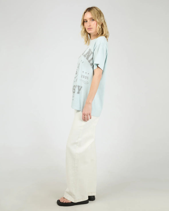 Relaxed Fit
Large Front Print
Crew Neckline
100% Cotton
Model is wearing a size 8