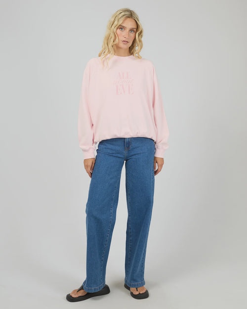 Relaxed boxy fit
Crew neckline
Raglan sleeves
Tonal front graphic
Model is wearing a size 8