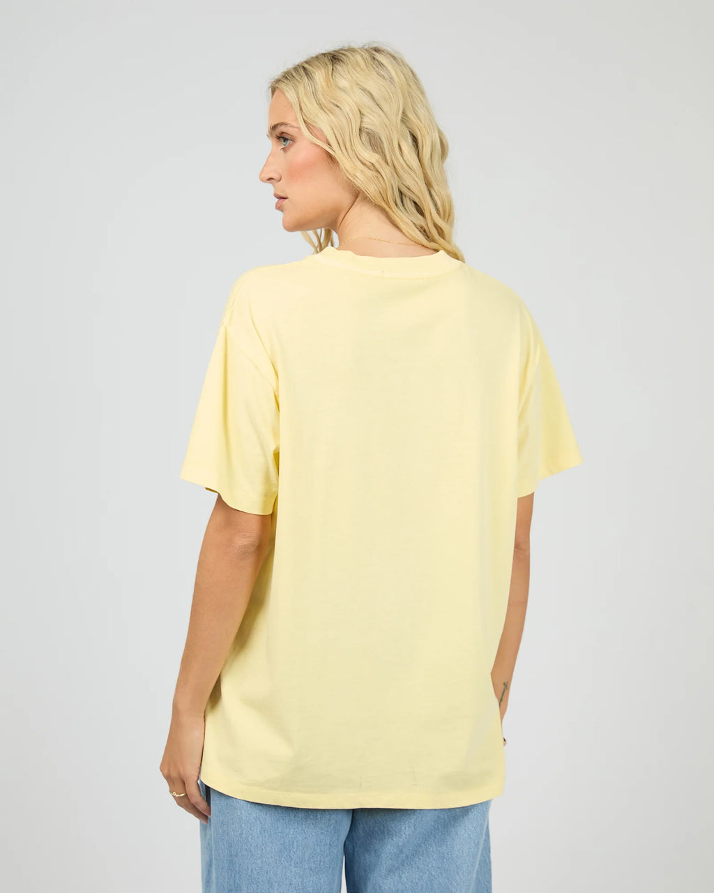 Introducing the Pippa Relaxed Tee in Yellow, designed to add a subtle pop of yellow to your wardrobe. Crafted from cotton, it features a relaxed fit silhouette with an All About Eve exclusive cherry graphic, delivering comfort and effortless wear. Style it casually for brunch with the girls, or pair it back with your favourite denim jeans for relaxed family gatherings.