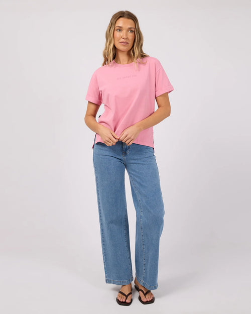 Garment-washed finish

Rolled sleeve cuffs

Regular fit

Branded chest embroidery

100% Cotton

Model wears size 8