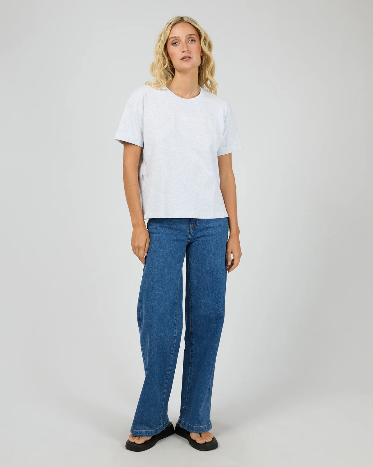 Garment-washed finish

Rolled sleeve cuffs

Regular fit

Branded chest embroidery

100% Cotton

Model wears size 8