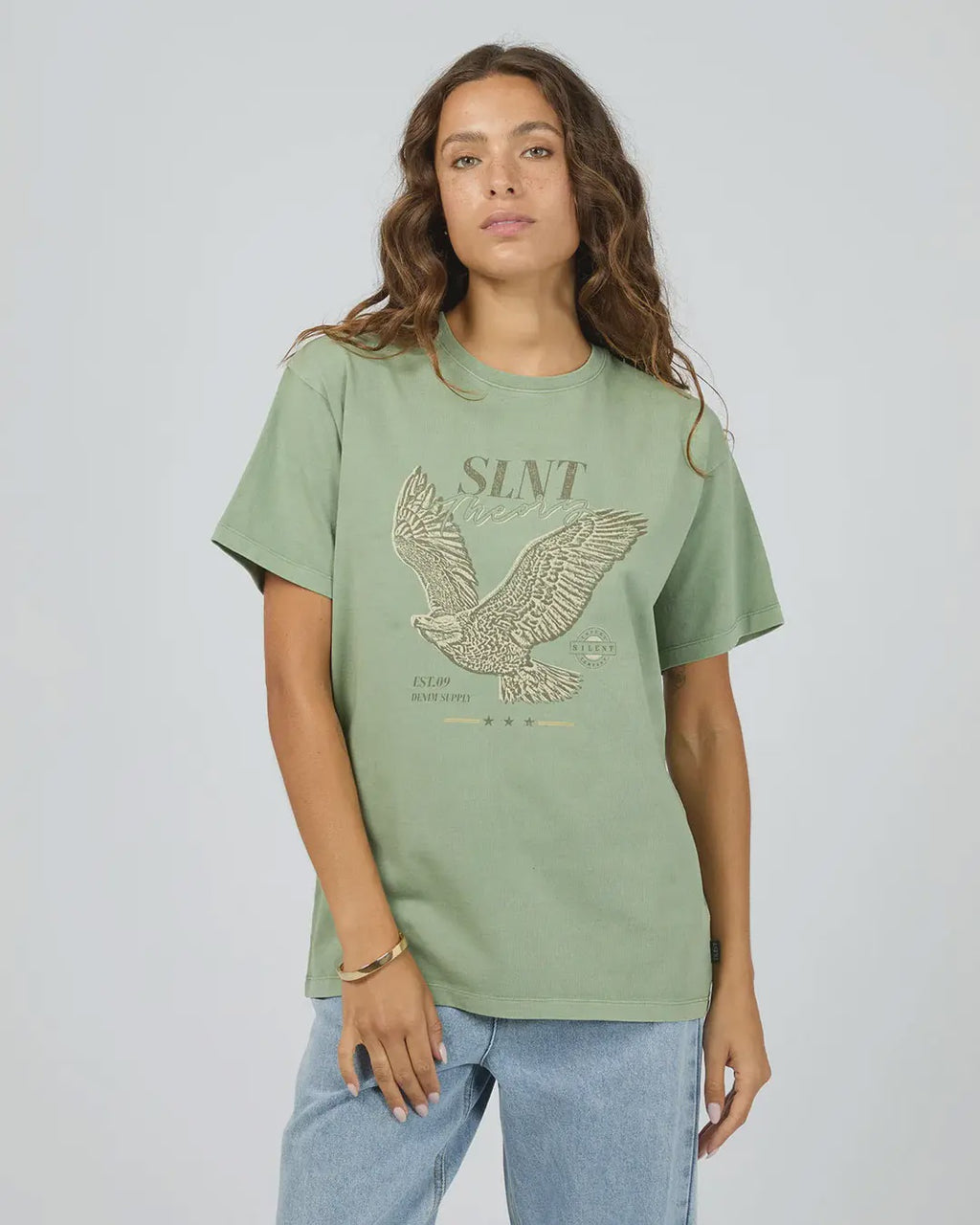 Relaxed, easy-wear fit

Hand-drawn graphic detail on front

Short sleeves for everyday comfort

Ribbed crew neckline

Soft and breathable 100% cotton construction