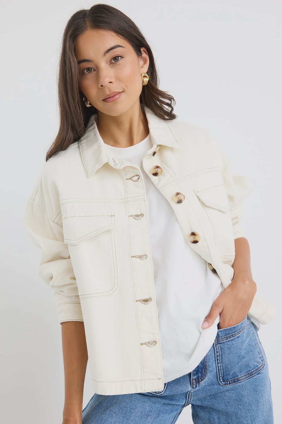 - Long sleeve relaxed silhouette
- Button front closure with contrast stitching
- Patch pockets for a utility inspired finish
- Full length hem, ideal for layering
- Fabric composition: 100% cotton