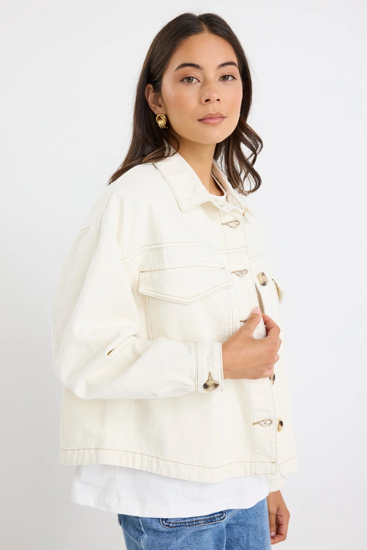 - Long sleeve relaxed silhouette
- Button front closure with contrast stitching
- Patch pockets for a utility inspired finish
- Full length hem, ideal for layering
- Fabric composition: 100% cotton