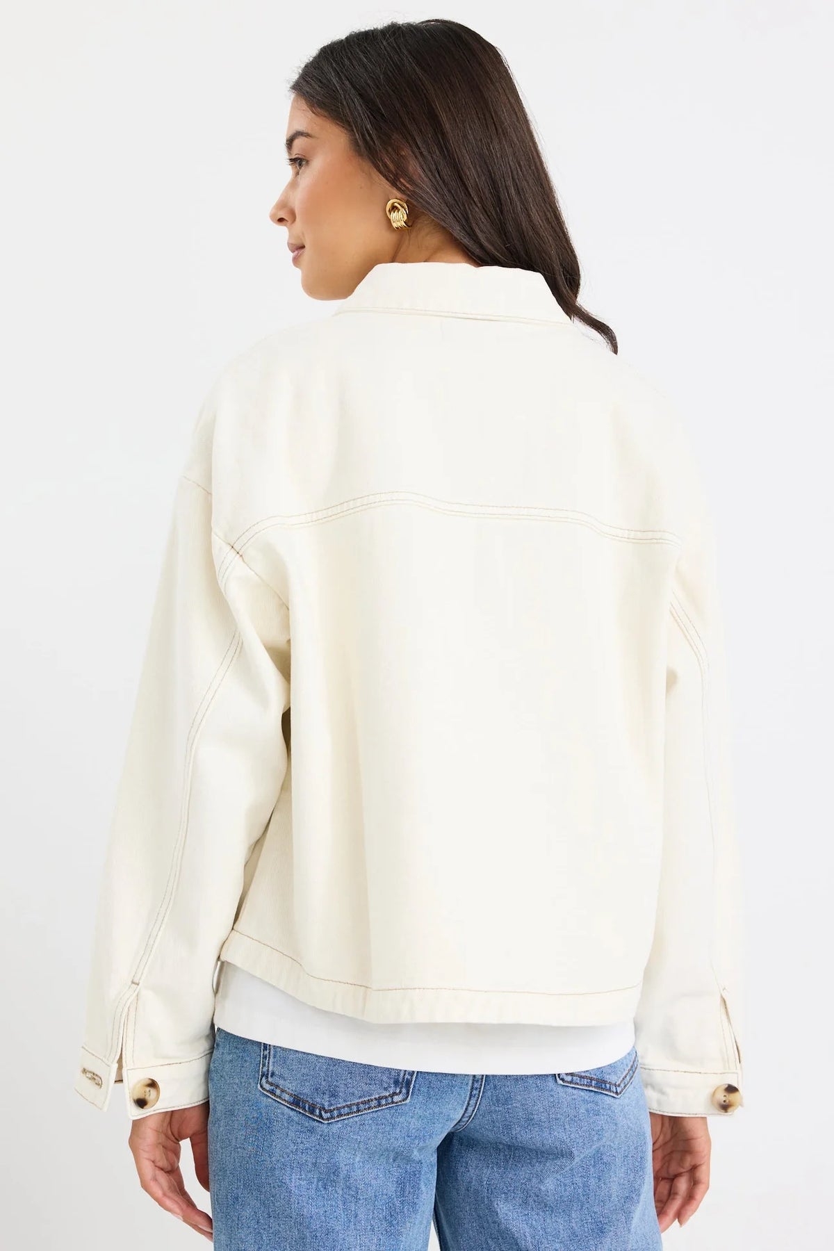 - Long sleeve relaxed silhouette
- Button front closure with contrast stitching
- Patch pockets for a utility inspired finish
- Full length hem, ideal for layering
- Fabric composition: 100% cotton