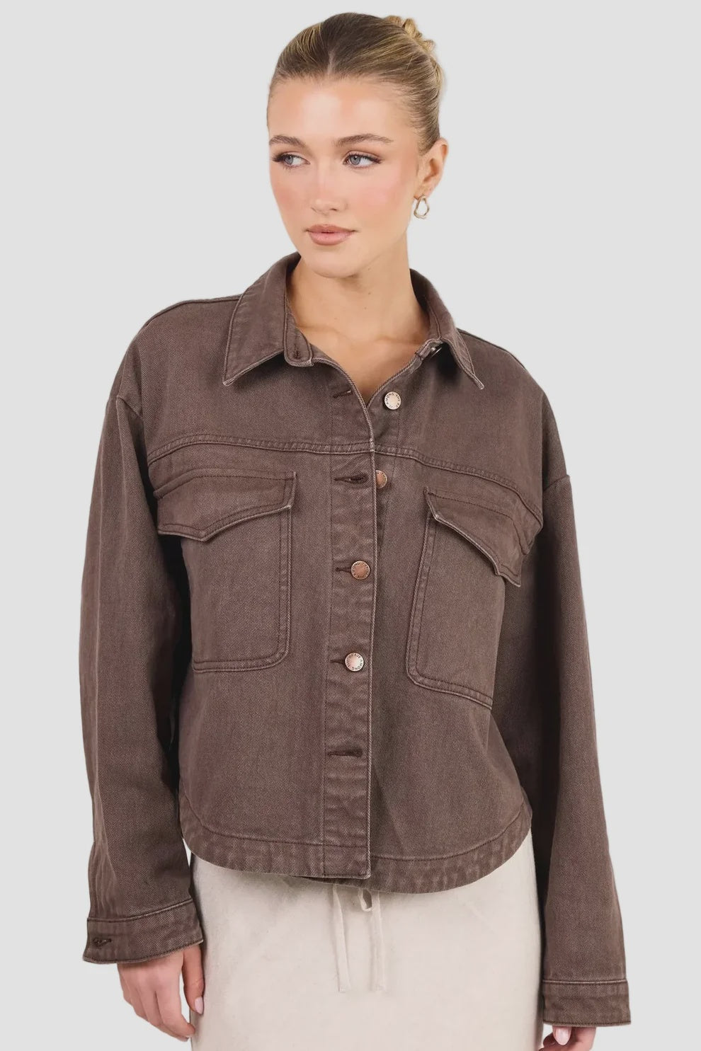 - Long sleeve relaxed silhouette
- Button front closure with contrast stitching
- Patch pockets for a utility inspired finish
- Full length hem, ideal for layering
- Fabric composition: 100% cotton
