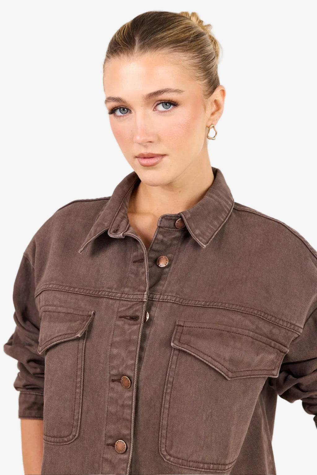 - Long sleeve relaxed silhouette
- Button front closure with contrast stitching
- Patch pockets for a utility inspired finish
- Full length hem, ideal for layering
- Fabric composition: 100% cotton
