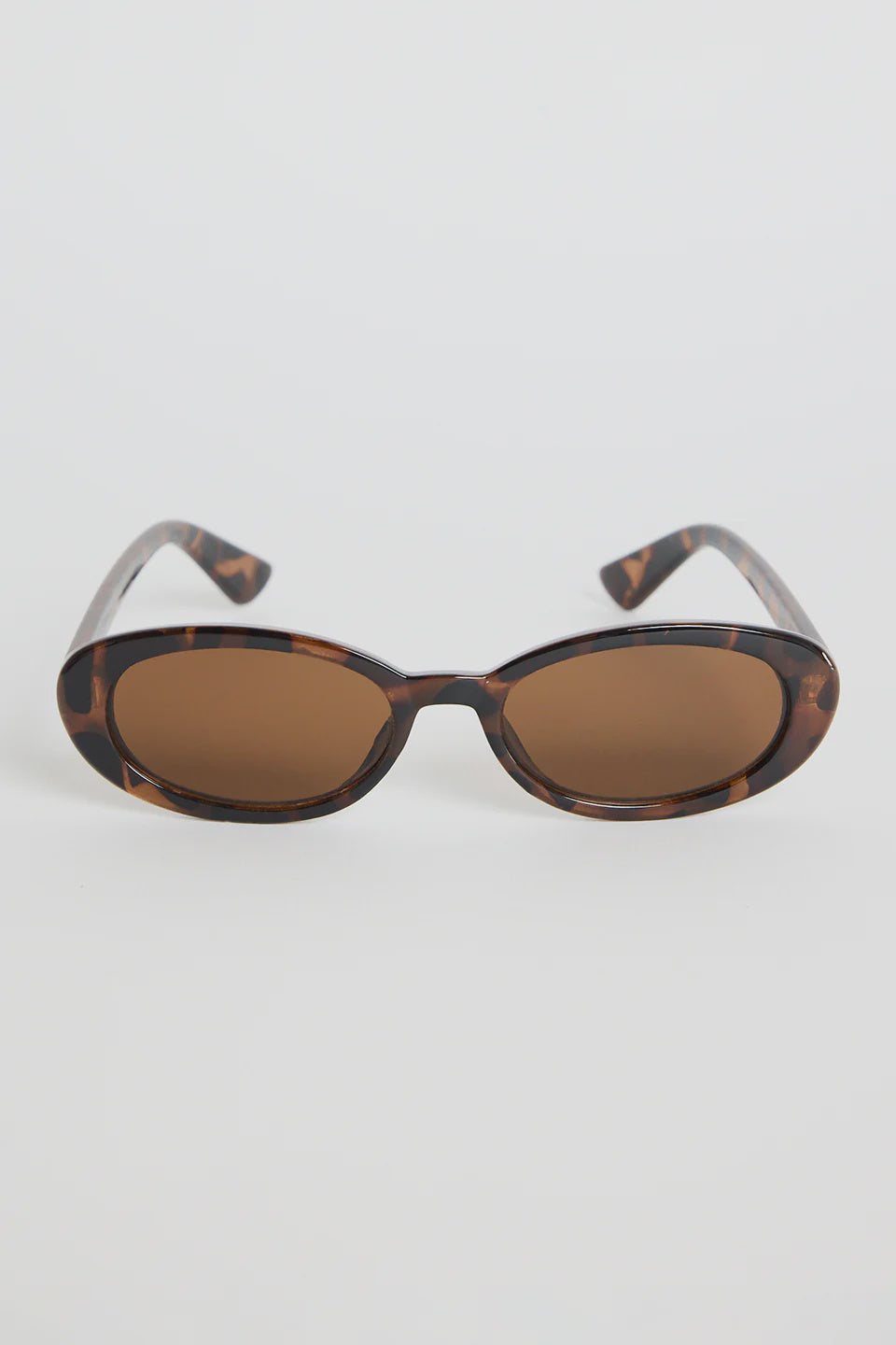 - Tortoiseshell oval frame
- Warm brown lenses
- Timeless vintage-inspired feel
- Lightweight construction