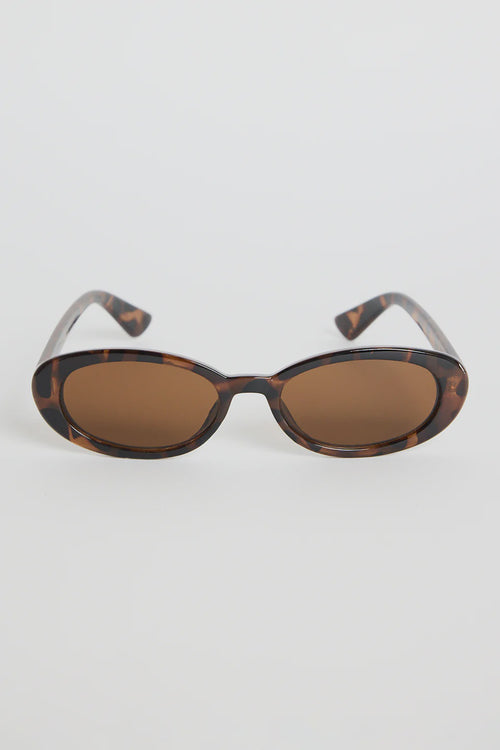 - Tortoiseshell oval frame
- Warm brown lenses
- Timeless vintage-inspired feel
- Lightweight construction