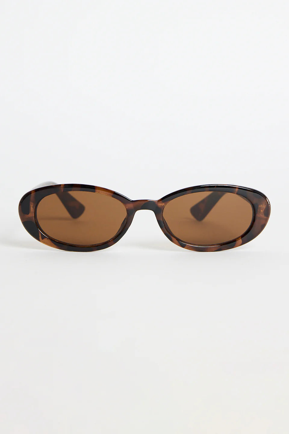 - Tortoiseshell oval frame
- Warm brown lenses
- Timeless vintage-inspired feel
- Lightweight construction