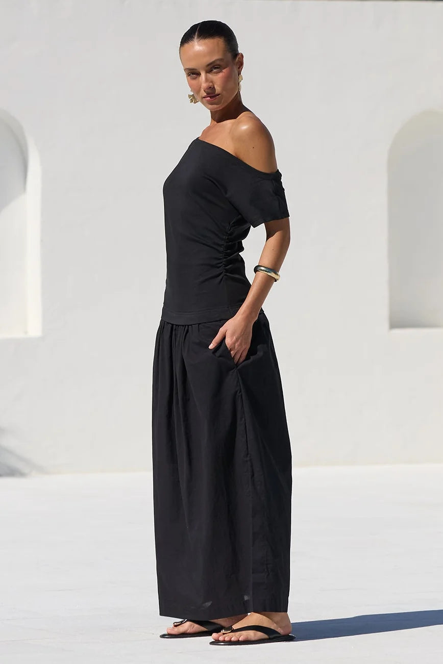 - Asymmetric off-shoulder neckline
- Short sleeves
- Fitted through the waist
- Softly gathered maxi skirt
- Pull-on design
- Natural fibre
- Fabric Composition - 100% Cotton