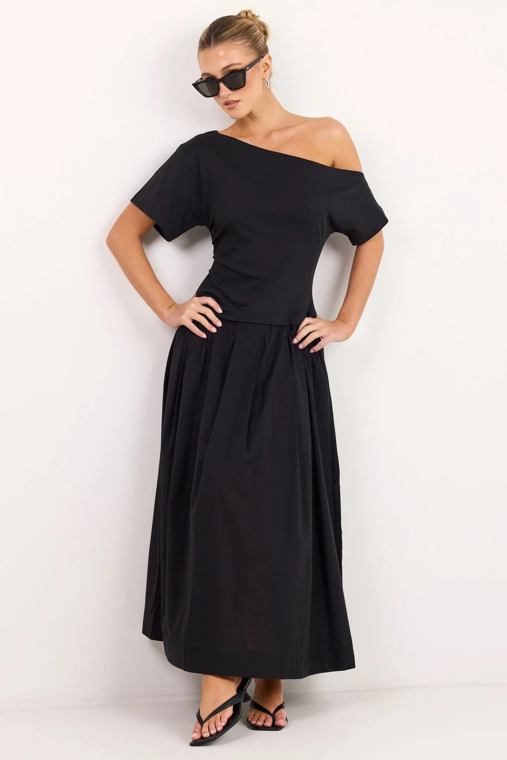 - Asymmetric off-shoulder neckline
- Short sleeves
- Fitted through the waist
- Softly gathered maxi skirt
- Pull-on design
- Natural fibre
- Fabric Composition - 100% Cotton