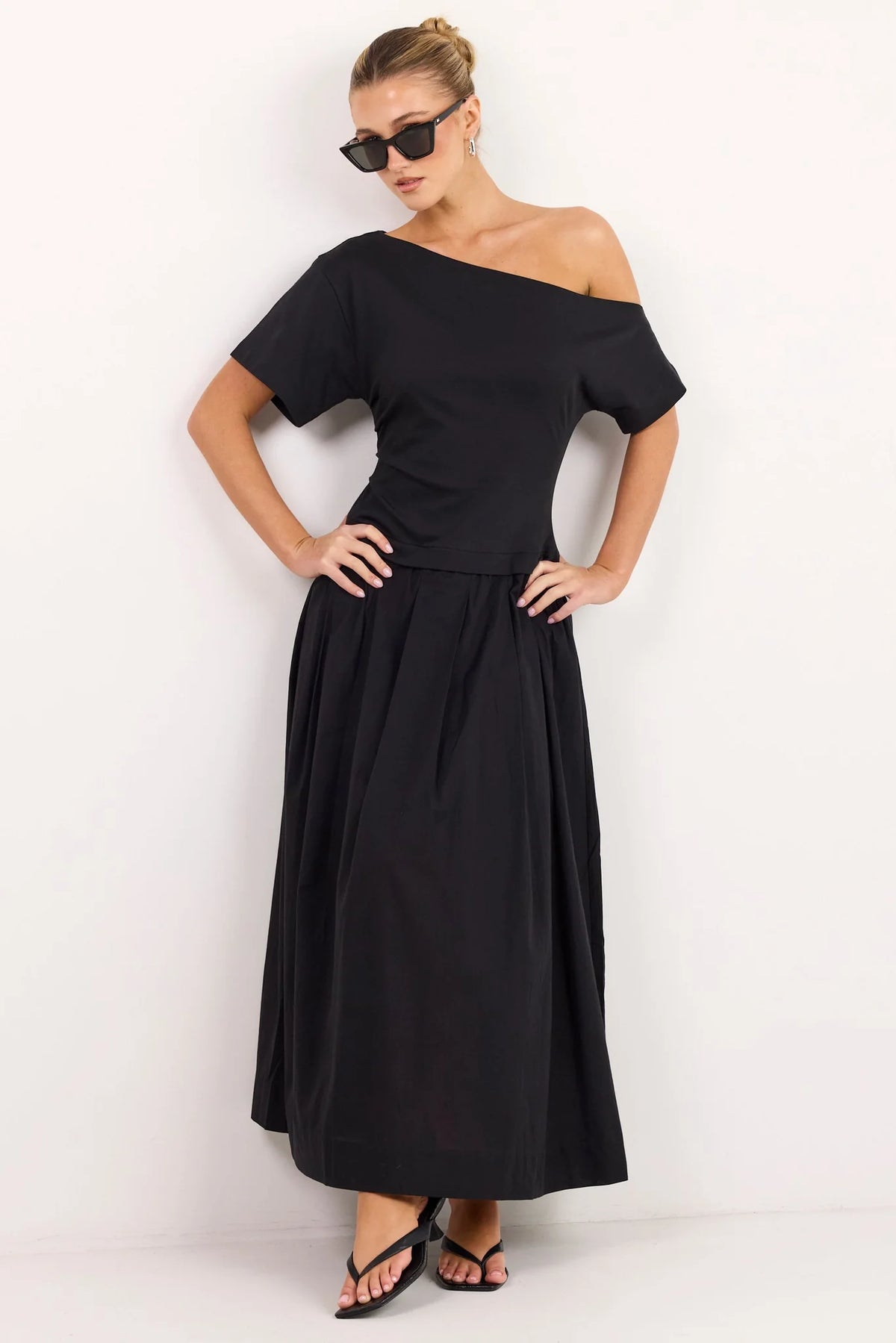 - Asymmetric off-shoulder neckline
- Short sleeves
- Fitted through the waist
- Softly gathered maxi skirt
- Pull-on design
- Natural fibre
- Fabric Composition - 100% Cotton