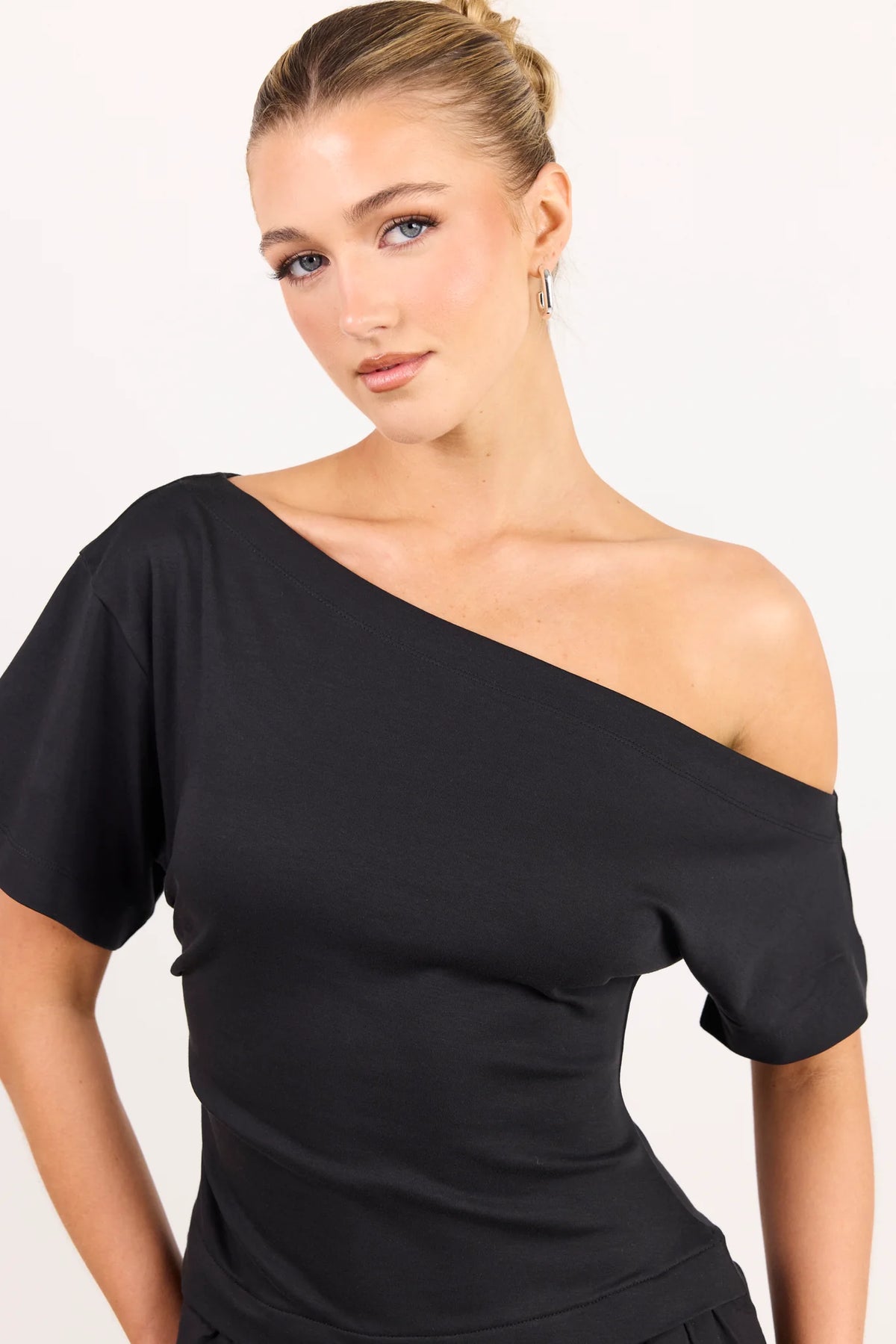 - Asymmetric off-shoulder neckline
- Short sleeves
- Fitted through the waist
- Softly gathered maxi skirt
- Pull-on design
- Natural fibre
- Fabric Composition - 100% Cotton