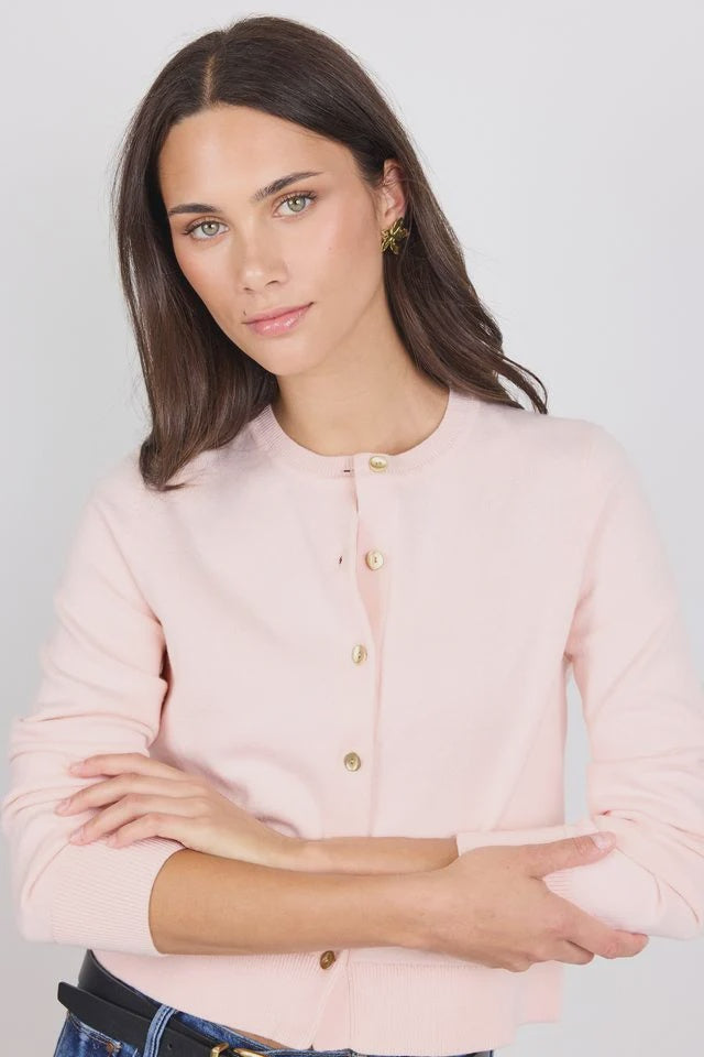 Classic crew neckline

Short sleeves for everyday ease

All-over shirred bodice for a flattering fit

Soft peplum hem adds feminine shape

Easy pull-on design

Made from natural fibres

Fabric composition: 95% cotton 5% cashmere