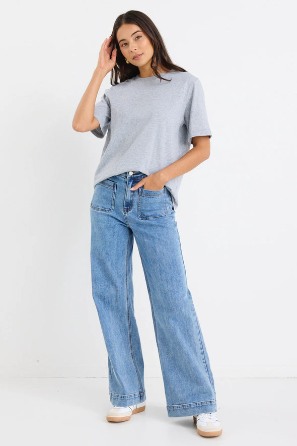 Meet your new denim favourite... the Zoey Jean. Designed for effortless style and everyday comfort, this high rise, wide leg jean flatters in all the right places. Crafted in the new Signature Blue wash, it’s the perfect shade to pair with anything in your wardrobe. The statement front pockets add a touch of modern sophistication, while the soft stretch denim moves with you for a perfect fit every time.