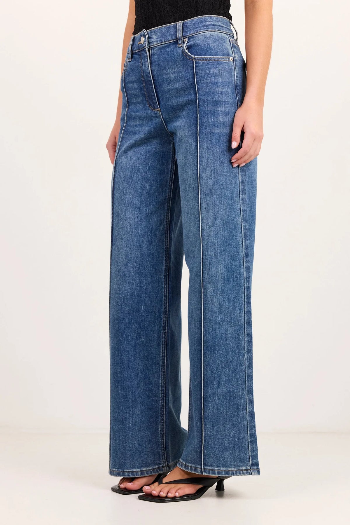 - High-rise fit
- Full-length flared leg
- Front pintuck detailing
- Zip fly with button closure
- Comfort-stretch denim
- Vintage blue wash
- Fabric Composition: 72% Cotton, 27% Polyester, 1% Elastane