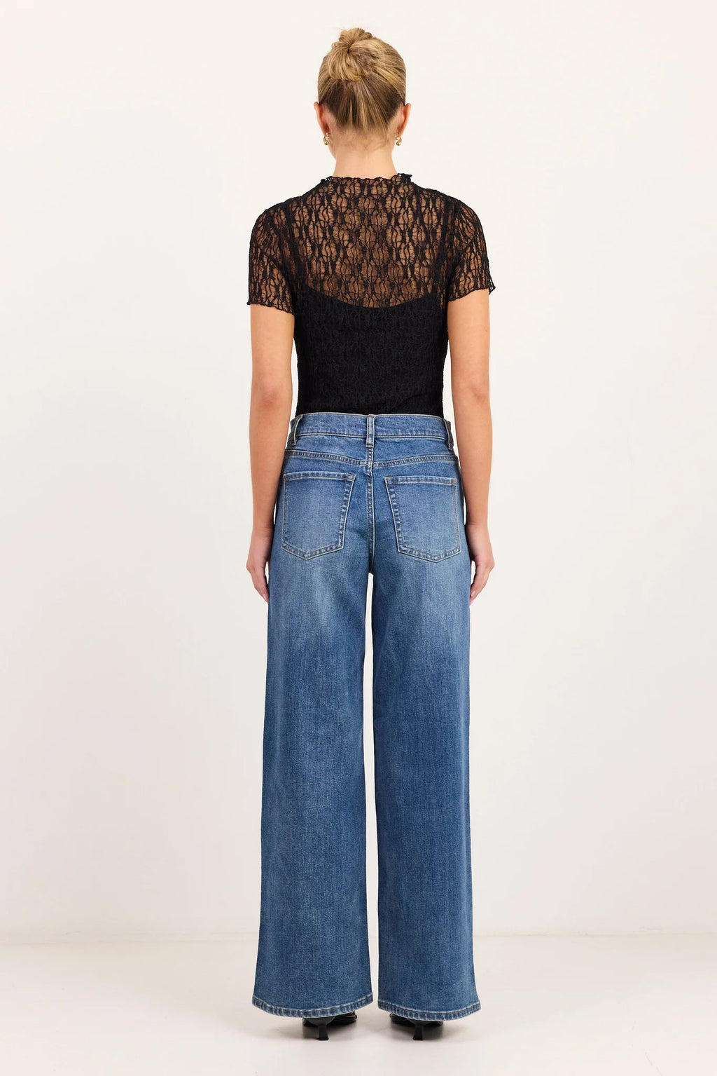 - High-rise fit
- Full-length flared leg
- Front pintuck detailing
- Zip fly with button closure
- Comfort-stretch denim
- Vintage blue wash
- Fabric Composition: 72% Cotton, 27% Polyester, 1% Elastane