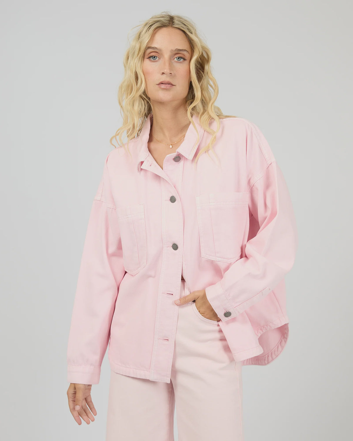 Chest pockets
Functional buttons
Cotton rigid denim
100% Cotton
Model is wearing a size 8