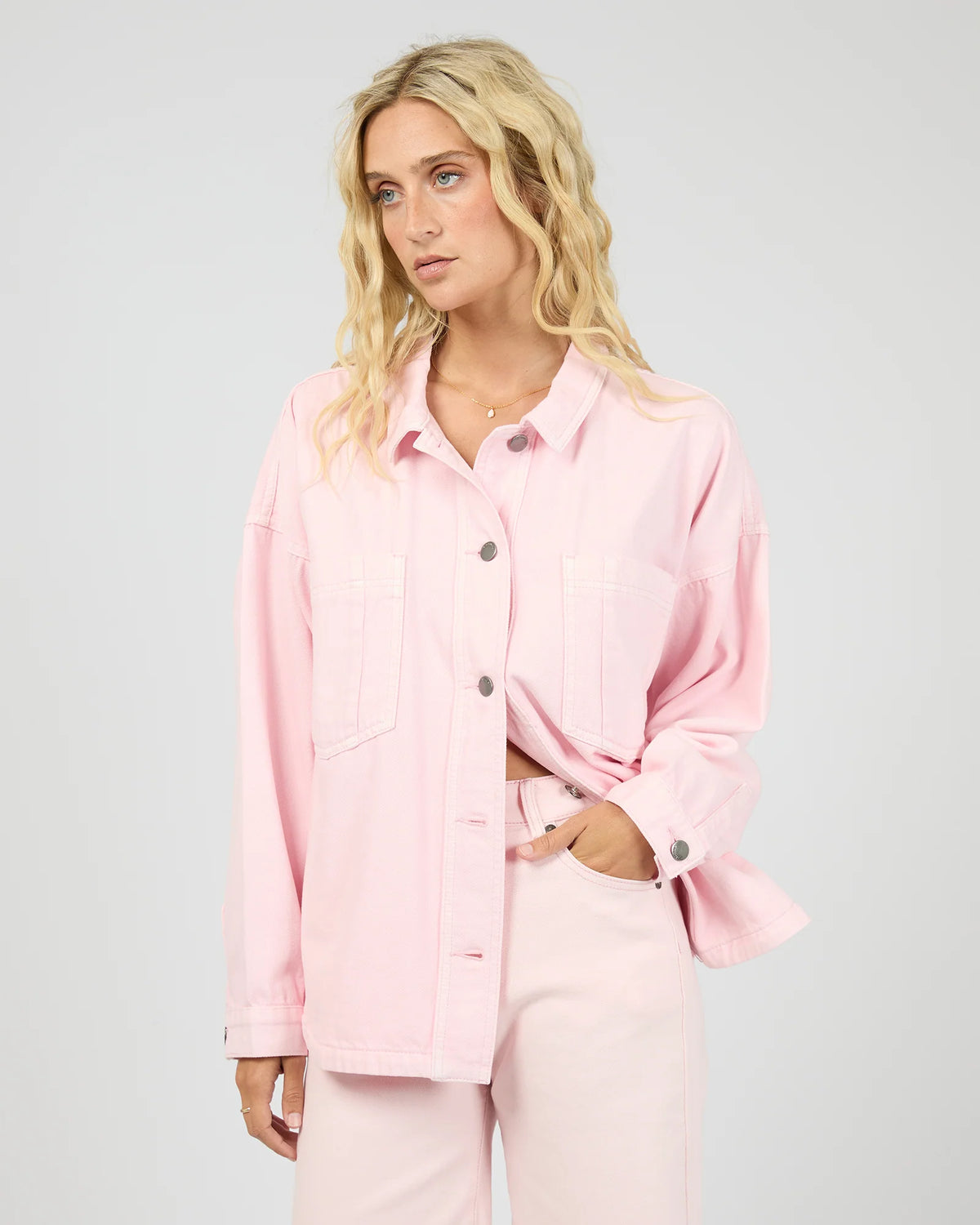 Chest pockets
Functional buttons
Cotton rigid denim
100% Cotton
Model is wearing a size 8