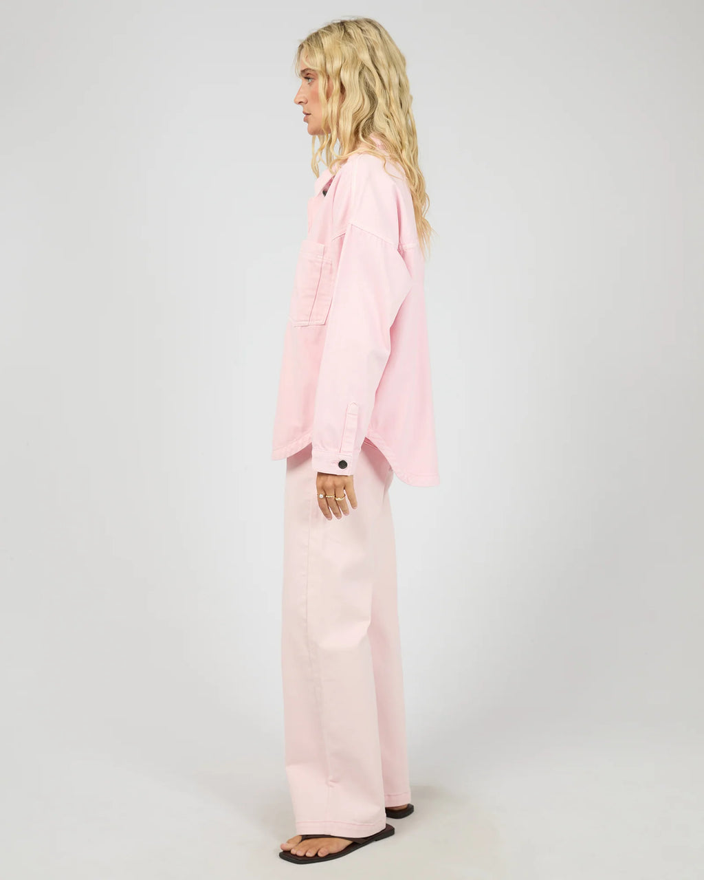 Chest pockets
Functional buttons
Cotton rigid denim
100% Cotton
Model is wearing a size 8