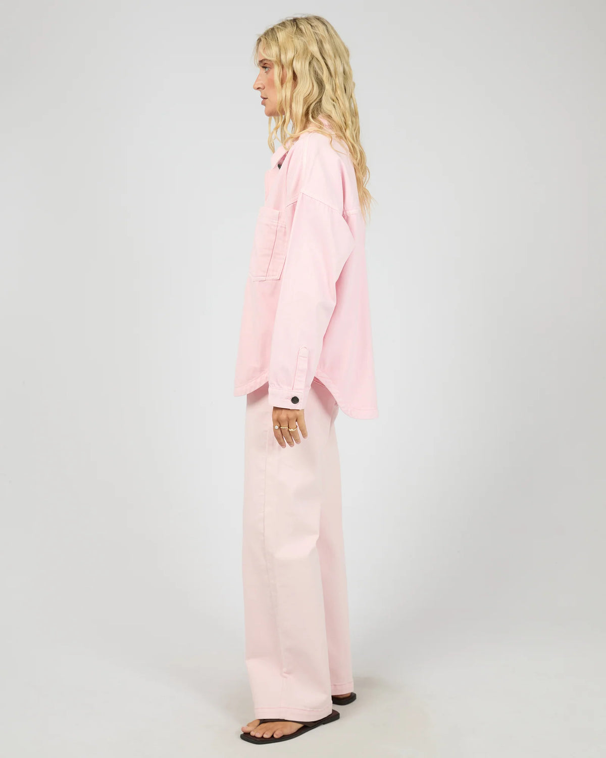 Chest pockets
Functional buttons
Cotton rigid denim
100% Cotton
Model is wearing a size 8