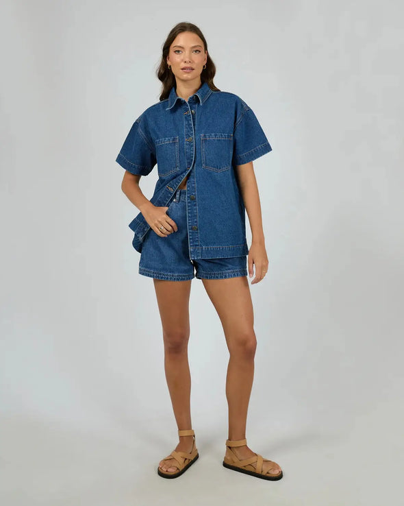 Classic button-up front

Short sleeves for easy, warm-weather styling

Functional front chest pockets

Crafted from durable 100% cotton denim

Versatile design for layering or wearing solo
