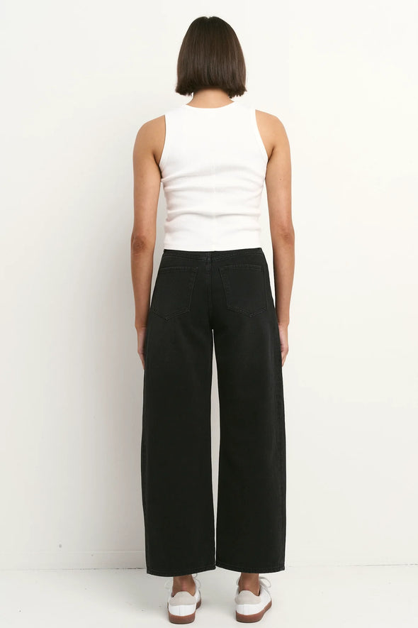100% Cotton denim

Mid rise fit with a classic zip fly and button fastening

Barrel leg cut with gentle tapering at the hem

Slightly cropped length for a modern look

Washed black finish that softens beautifully over time

Designed true to size—size up if between sizes