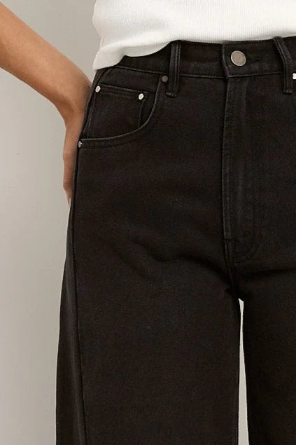 100% Cotton denim

Mid rise fit with a classic zip fly and button fastening

Barrel leg cut with gentle tapering at the hem

Slightly cropped length for a modern look

Washed black finish that softens beautifully over time

Designed true to size—size up if between sizes