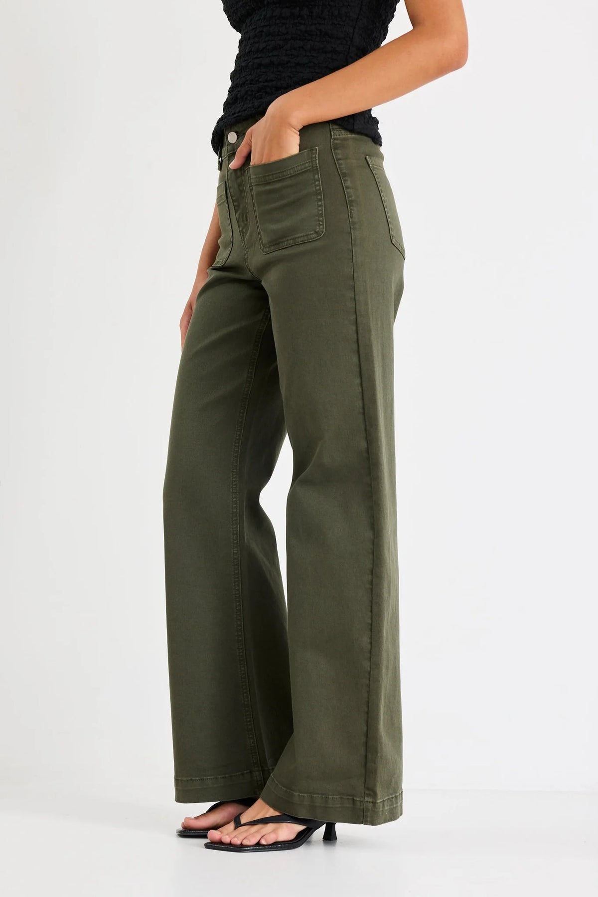 Flattering high-rise fit that cinches the waist

Wide leg silhouette for an effortlessly cool look

Soft stretch denim for all-day comfort

Functional front pockets

Easy-to-style dark khaki colour

Zip fly with fixed waistband

Fabric: 98% Cotton, 2% Elastane