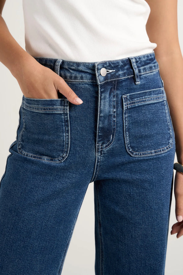 - Wide leg
- High rise
- Feature front pockets
- Zip closure
- 98% Cotton 2% spandex