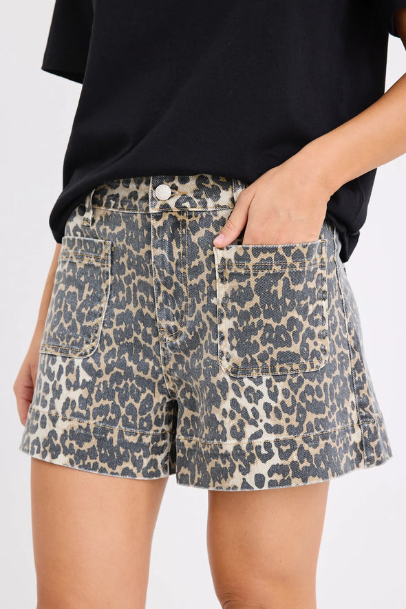 - High-rise waist for a flattering silhouette
- Soft stretch fabric for all-day comfort
- Bold leopard print on a washed tan base
- Made from 98% cotton, 2% elastane