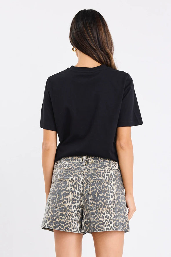 - High-rise waist for a flattering silhouette
- Soft stretch fabric for all-day comfort
- Bold leopard print on a washed tan base
- Made from 98% cotton, 2% elastane