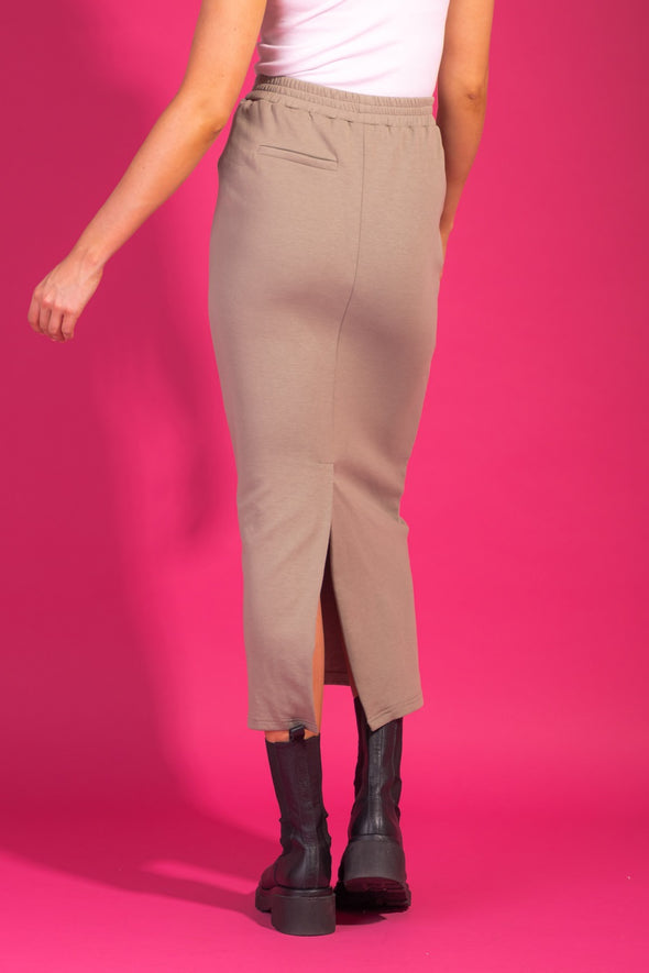 The Charlo Catalina Skirt in the beautiful Taupe/light khaki has been our got to piece with all of our chunky winter knits and boots - what a look. TTS and fits comfortably with the 14% elastine so you can wear it all day with ease.&nbsp;