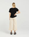 Soft cotton blend tee with stretch for comfort
Flattering round neckline and sleeve length
Front darting detail for a chic, tailored finish
Easy to style with denim, skirts, or shorts
95% Cotton, 5% Spandex