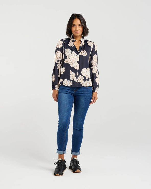 The Evelyn Blouse in Honeydew is a perfect combination of beautiful design and pretty print. It boasts a split V-neckline with a ruffle neckline, sheer full-length sleeves with gathered detail, and elastic hems. The fully lined body adds the perfect finishing touch. Dress it up or down for any occasion - The top that will not only meet the brief for 'jeans and a nice top' it will have you go from the office to the wine bar without skipping a beat!