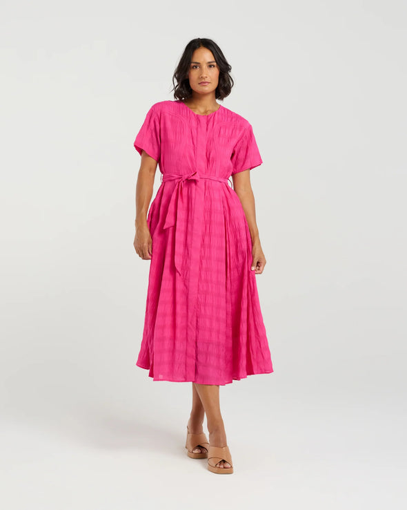 Feminine cap sleeves with a relaxed fit
Button-down front for versatile styling
Curved bodice panels for subtle shape
Self-tie waist to cinch and flatter
Soft and lightweight
70% Rayon, 30% Nylon blend