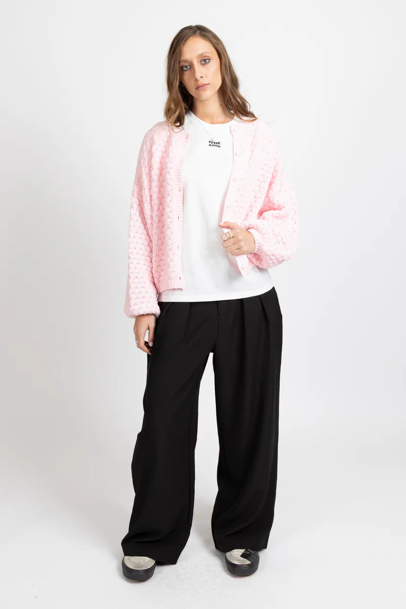 Textured honeycomb knit for added dimension
Relaxed oversized fit for effortless styling
Statement balloon sleeves
Elegant pearl button front closure
Wear open as a layer or closed as a knit top
Slightly cropped length for modern proportions
Designed in New Zealand by Federation
Oversized fit
Take your usual size for a relaxed look, or size down for a neater fit
60% Cotton 40% Acrylic