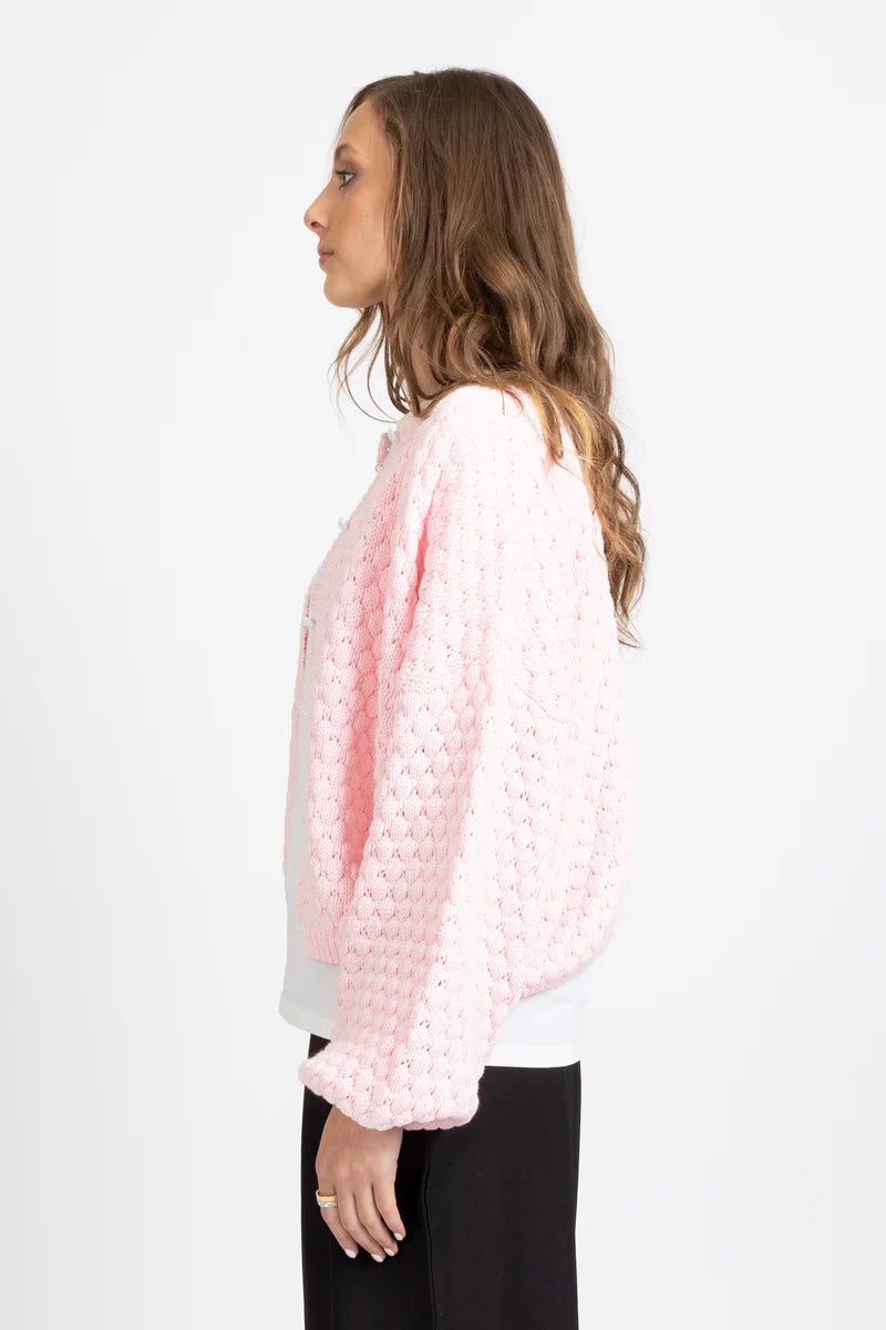 Textured honeycomb knit for added dimension
Relaxed oversized fit for effortless styling
Statement balloon sleeves
Elegant pearl button front closure
Wear open as a layer or closed as a knit top
Slightly cropped length for modern proportions
Designed in New Zealand by Federation
Oversized fit
Take your usual size for a relaxed look, or size down for a neater fit
60% Cotton 40% Acrylic
