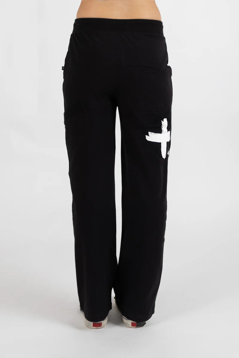 Straight-leg fit that falls cleanly from the hip

Flattering curved back panel

Secure zip pockets with silver hardware

Eyelet detailing for a refined finish

Soft and stretchy 95% cotton, 5% elastane fabric

Easy to style up or down for everyday wear