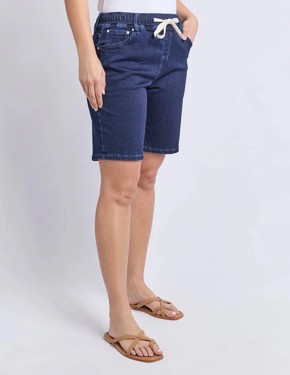 Elasticated waist with adjustable drawcord

Knee-length Bermuda cut for comfortable coverage

Relaxed leg fit

Functional side pockets

High-stretch denim for ultimate comfort

Fabric Composition: 94% Cotton, 4% Polyester, 2% Elastane