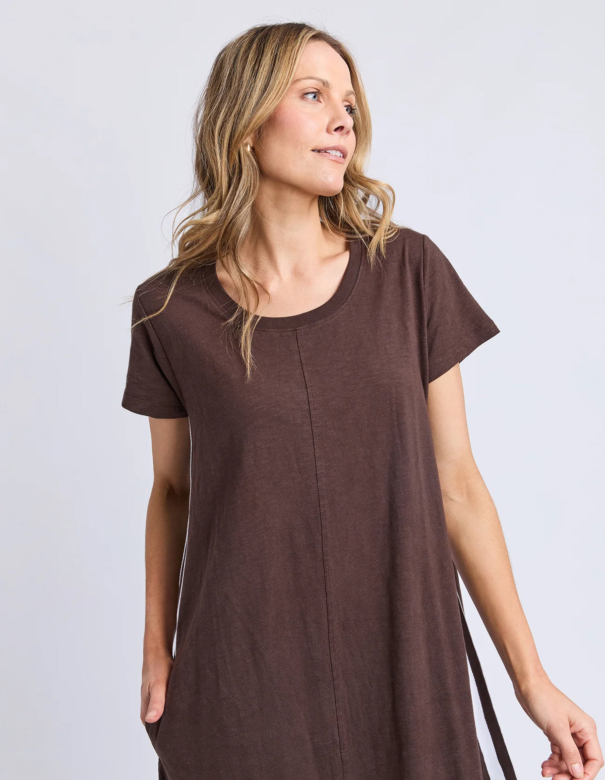 Relaxed, flattering A-line silhouette

Classic round neckline

Short set-in sleeves

Easy midi length

Straight hem

Pullover design with no fastenings

On-trend side taping detail

Functional pockets

Lightweight stretch cotton

Fabric composition: 100% cotton
