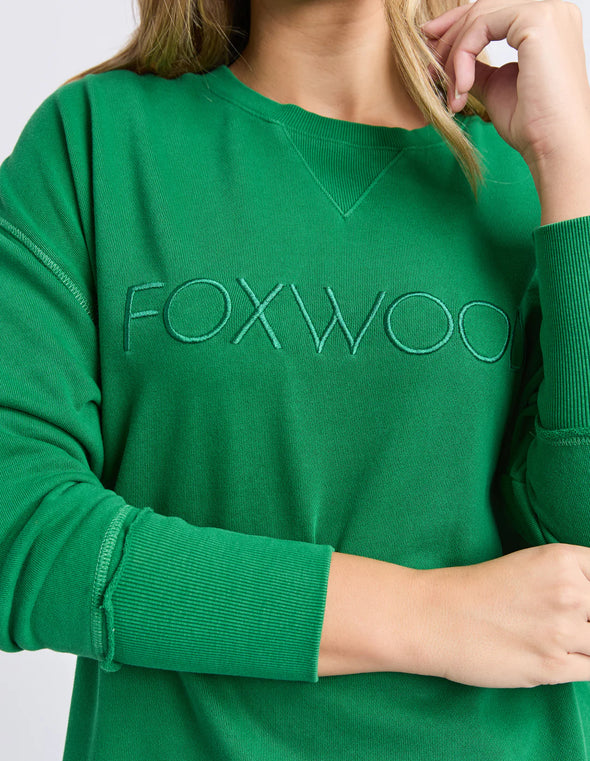 Signature Foxwood front chest embroidery

Raw edge detailing for a relaxed, modern look

Hi-lo curved hem for a flattering silhouette

Side splits for ease and comfort

Made from soft, breathable 100% cotton