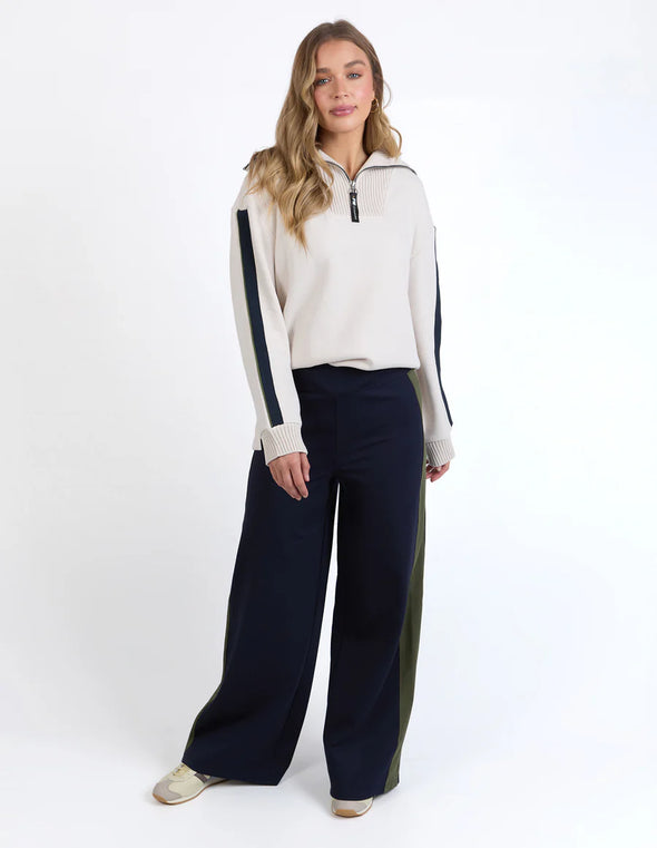 Elastic waist
Side panel detail
Relaxed Fit
61% Viscose 33% Nylon 6% Elastane