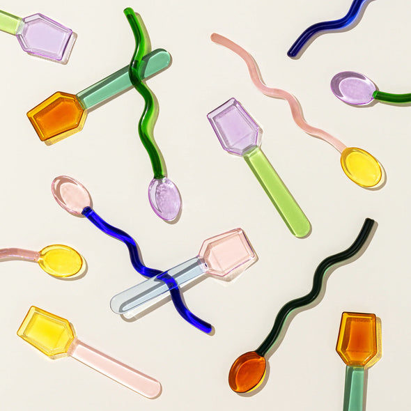 Get your mix on with the Sucker Stirrer! Whether you're crafting the perfect cocktail, stirring up a mocktail, or mixing your morning coffee, these durable, reusable glass stirrers are here to take your drinks to the next level. Made from tough, eco-friendly glass, they're a fun, funky alternative to disposable stirrers, so you can stir up your favourite drinks while helping the planet!