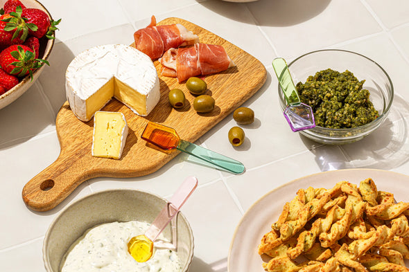 Get ready to scoop, dip, and serve in style with our Sucker Spoons! Perfect for everything from creamy desserts to tasty dips and appetizers, these durable glass spoons are your new go-to for entertaining. Whether you're dishing out mousse, scooping up gelato, or serving a savoury dip from your charcuterie board, these spoons bring a fun, eco-friendly twist to your snacks and sweets.