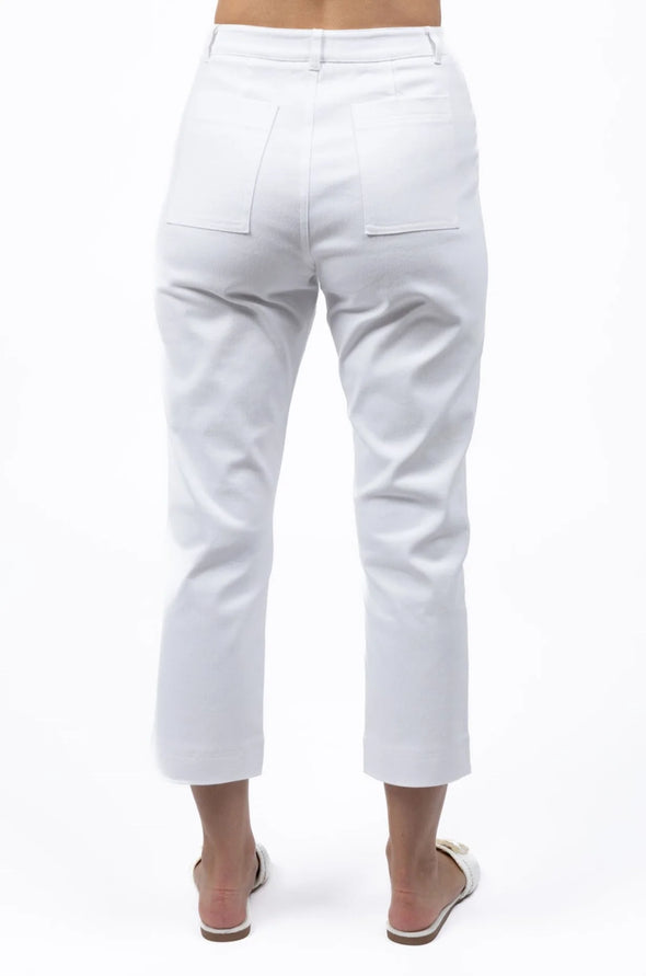 Our bestselling Raya Pant is back — a classic chino-style with a mid-rise, straight leg and relaxed fit. Crafted from soft cotton with a hint of stretch, this versatile pant features belt loops, front and back patch pockets, and flattering back darts for shape. Designed to sit at the ankle, it’s the perfect everyday style for comfort and polish.